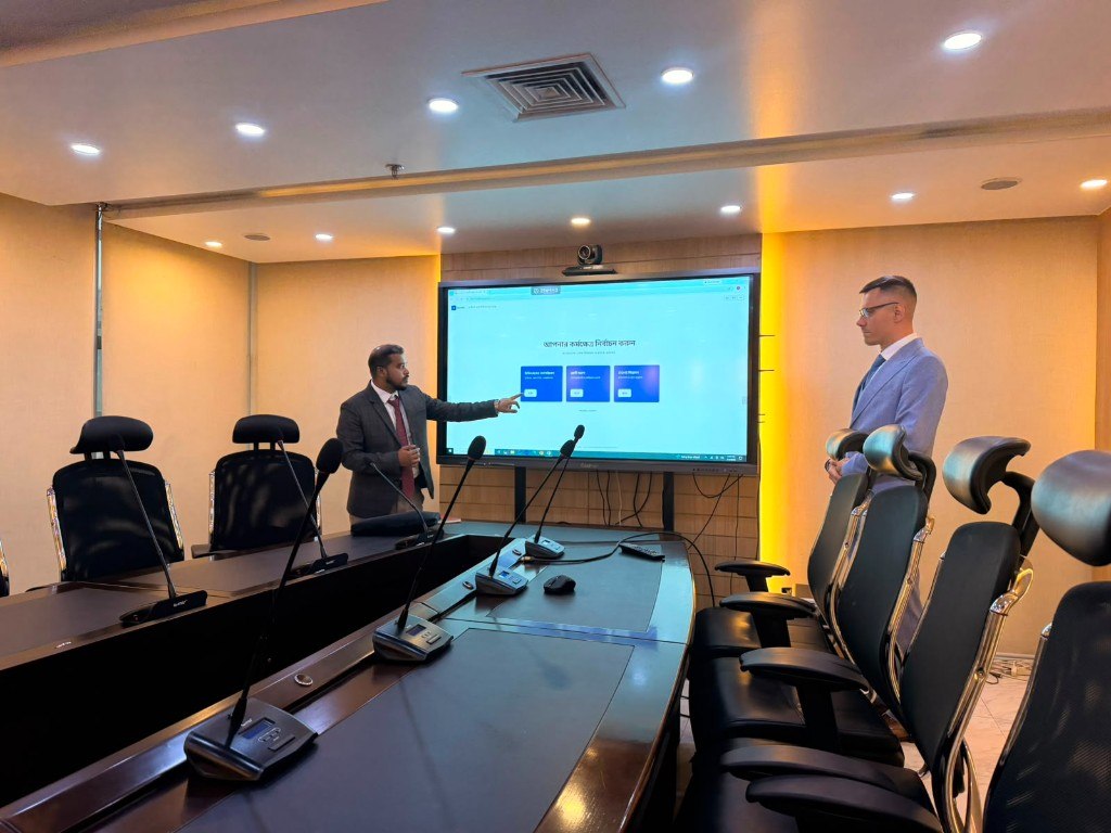 Medical IT discussion: system demonstration to partners in Dhaka